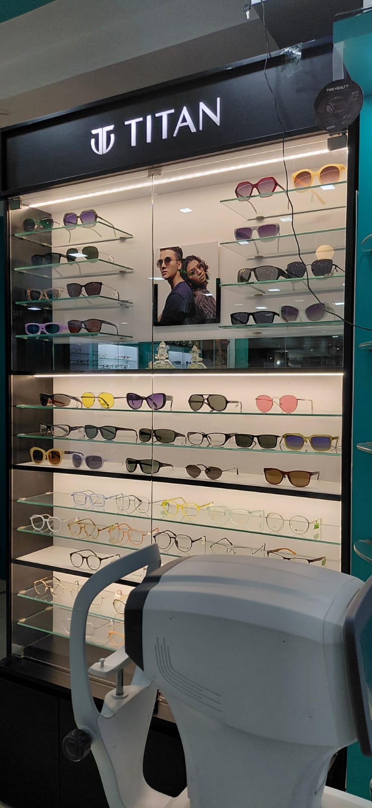 Optical Point store interior with eyewear displays